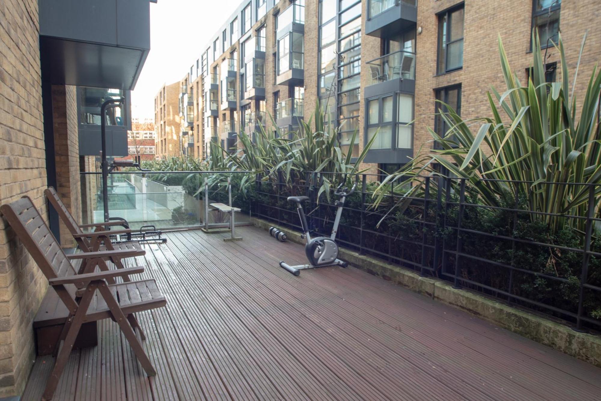 Spacious 1 Bed Apartment With Workspace, Coffee & Free Secure Parking Birmingham Exterior foto