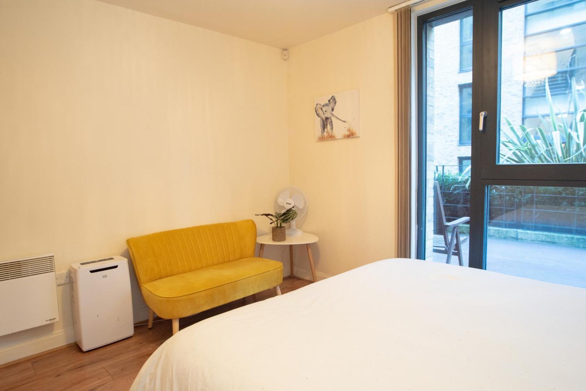 Spacious 1 Bed Apartment With Workspace, Coffee & Free Secure Parking Birmingham Exterior foto