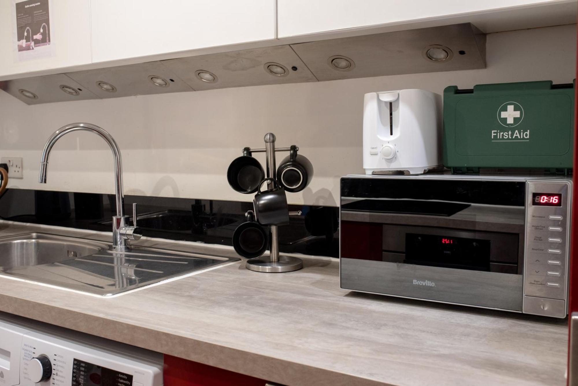 Spacious 1 Bed Apartment With Workspace, Coffee & Free Secure Parking Birmingham Exterior foto