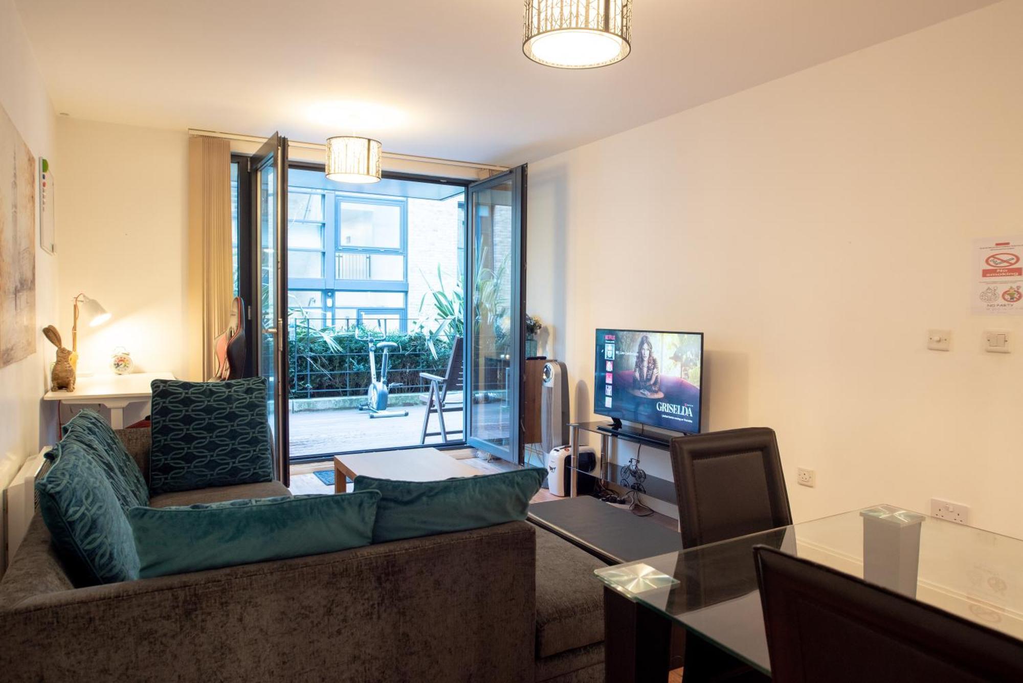 Spacious 1 Bed Apartment With Workspace, Coffee & Free Secure Parking Birmingham Exterior foto